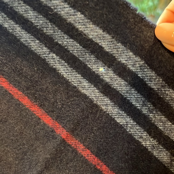 Burberry Cashmere wool blend winter Scarf Blue red and white with fringe - Picture 10 of 17